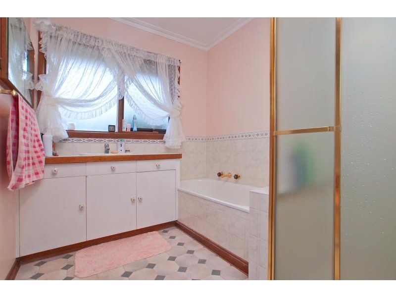 17 The Trossachs, Frankston VIC 3199