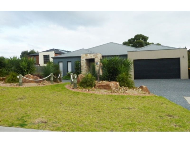 14 Brown Thornbill Court, Langwarrin VIC 3910