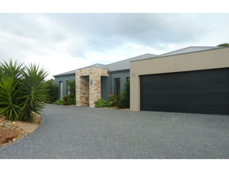 14 Brown Thornbill Court, Langwarrin VIC 3910