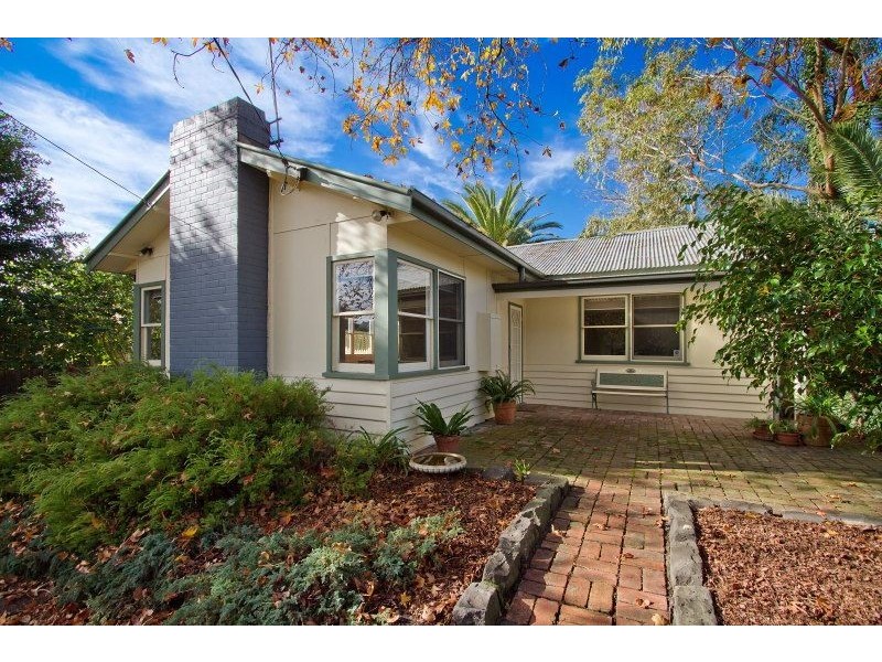 2 Burns Street, Frankston VIC 3199