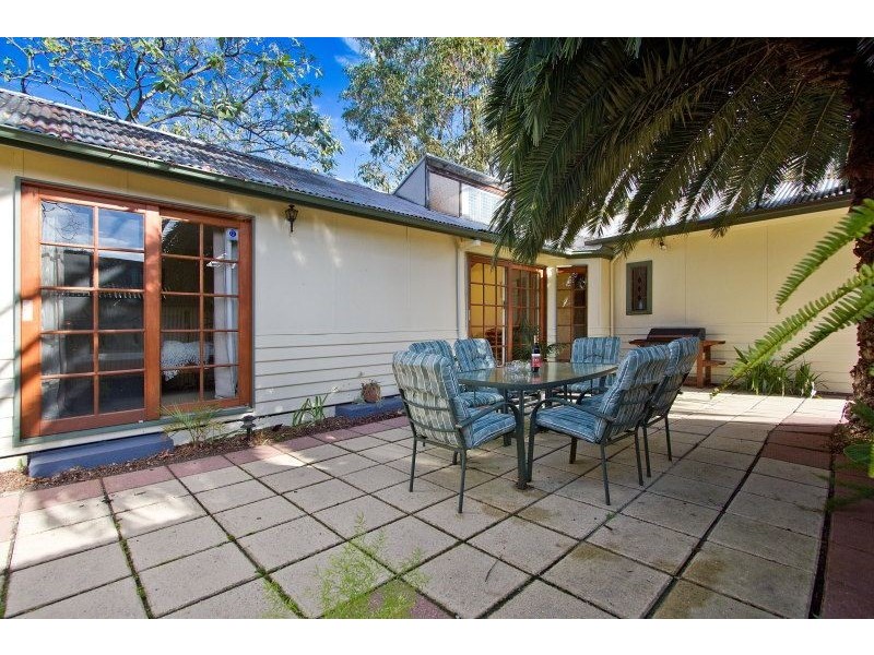 2 Burns Street, Frankston VIC 3199