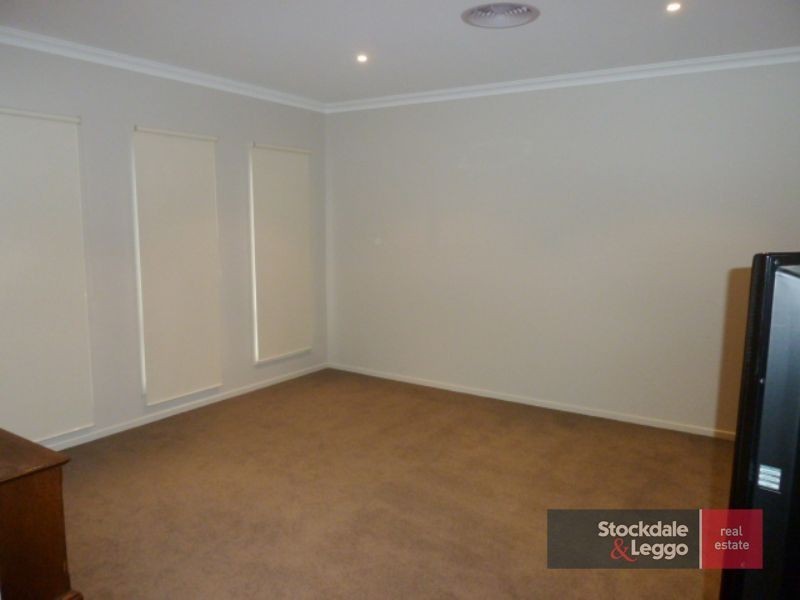 19 Sandarra Boulevard, Sandhurst VIC 3977