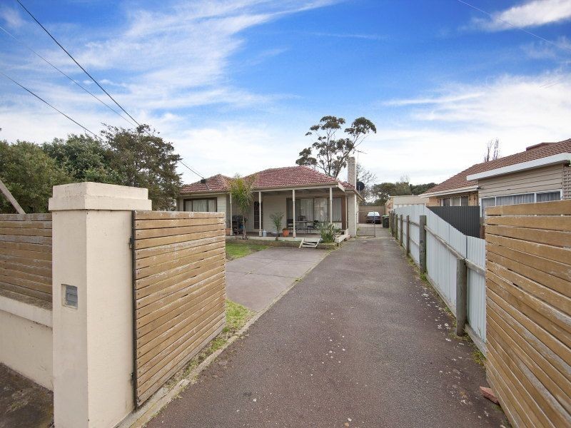 15 & 15A Armstrongs Road, Seaford VIC 3198
