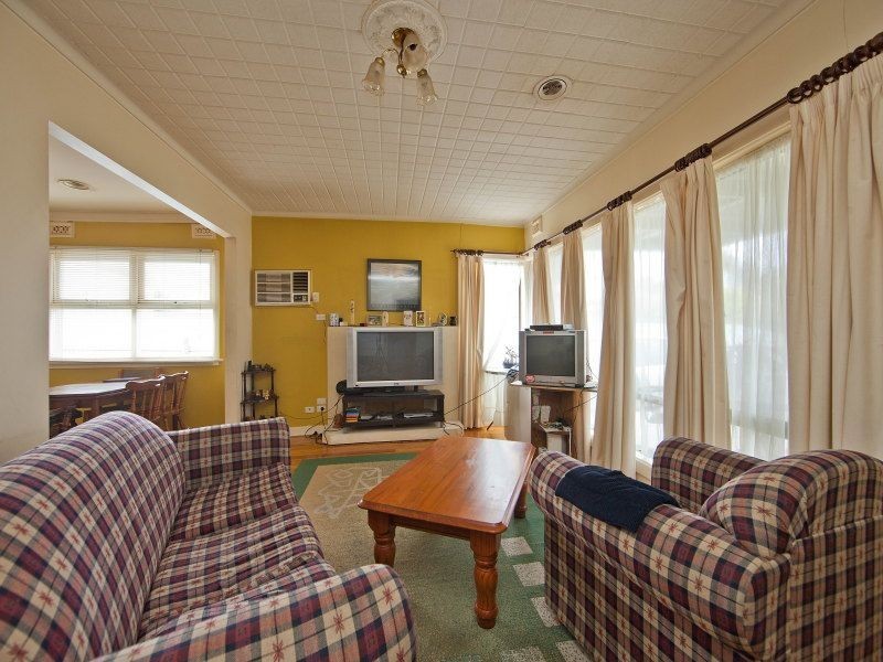 15 & 15A Armstrongs Road, Seaford VIC 3198