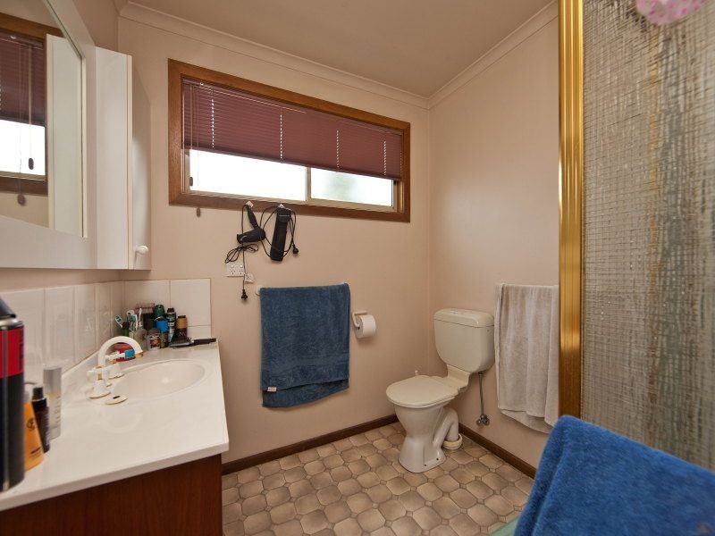 15 & 15A Armstrongs Road, Seaford VIC 3198