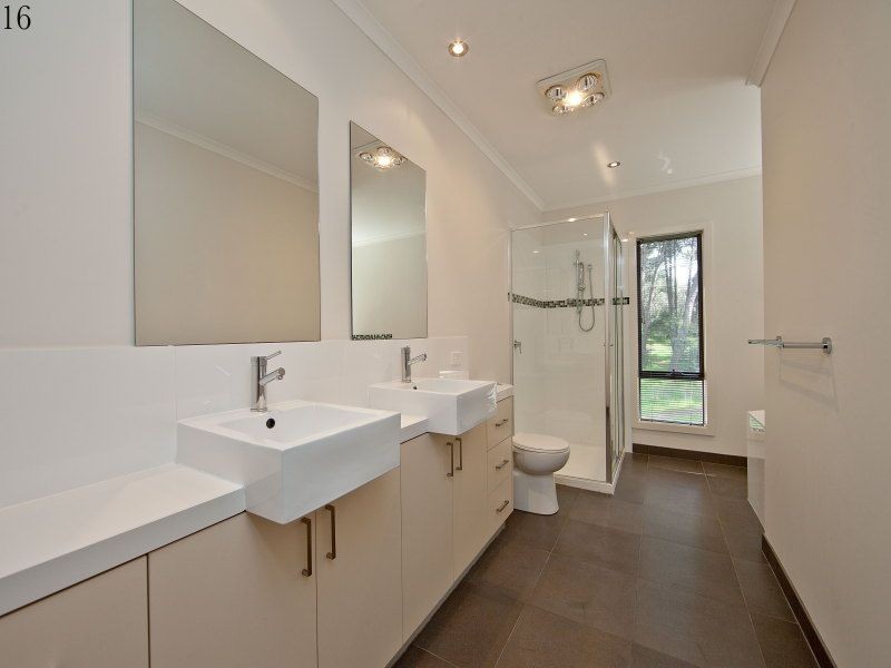 16 Barwon Ave, Frankston VIC 3199