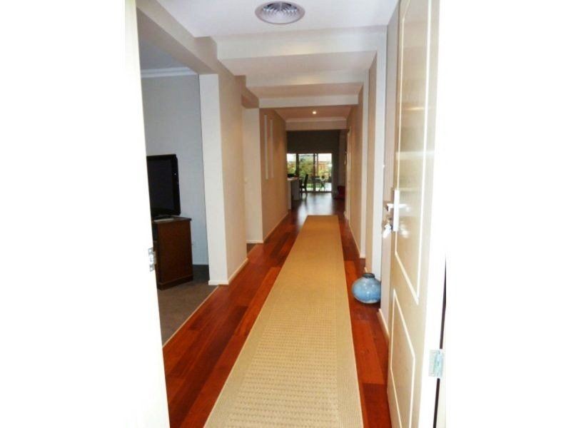 19 Sandarra Boulevard, Sandhurst VIC 3977