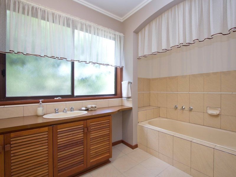 27 Moorhen Crescent, Carrum Downs VIC 3201