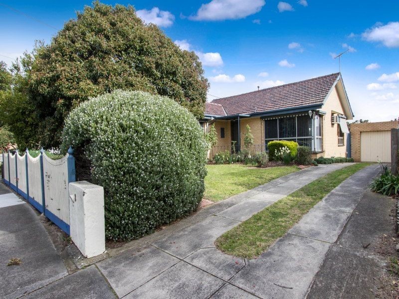 8 Alexander Crescent, Frankston VIC 3199
