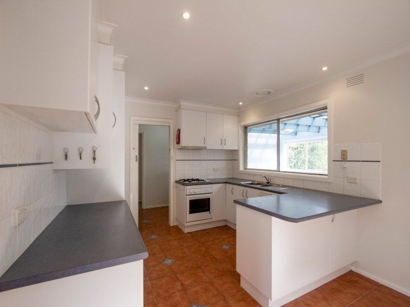 8 Alexander Crescent, Frankston VIC 3199