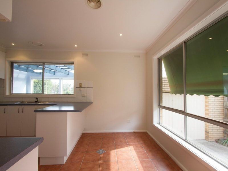 8 Alexander Crescent, Frankston VIC 3199