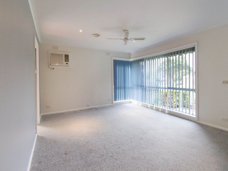 8 Alexander Crescent, Frankston VIC 3199