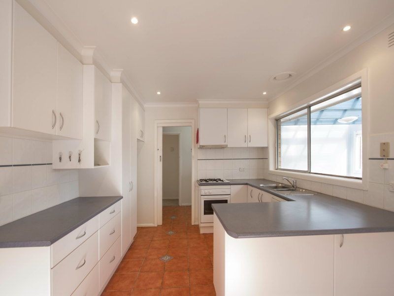8 Alexander Crescent, Frankston VIC 3199