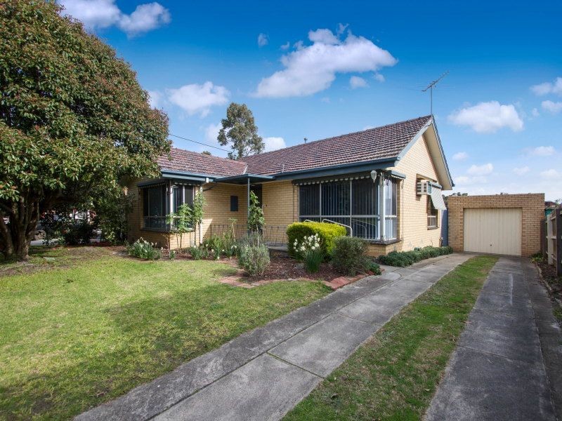 8 Alexander Crescent, Frankston VIC 3199
