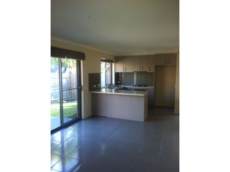 2/250 Heatherhill Road, Frankston VIC 3199