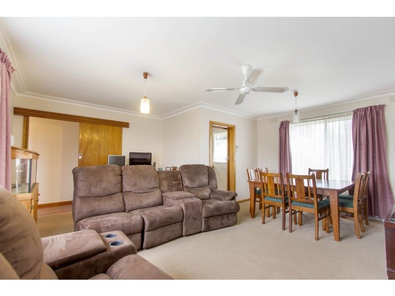17 Moomba Ave, Seaford VIC 3198