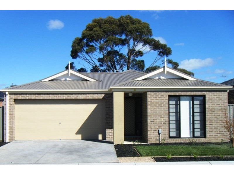 24 SOUTHAMPTON DRIVE, Langwarrin VIC 3910