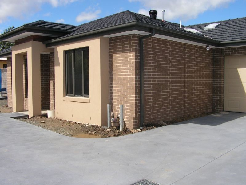 2/70 Edward Street, Langwarrin VIC 3910