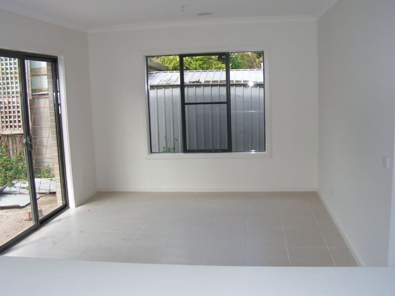 2/70 Edward Street, Langwarrin VIC 3910