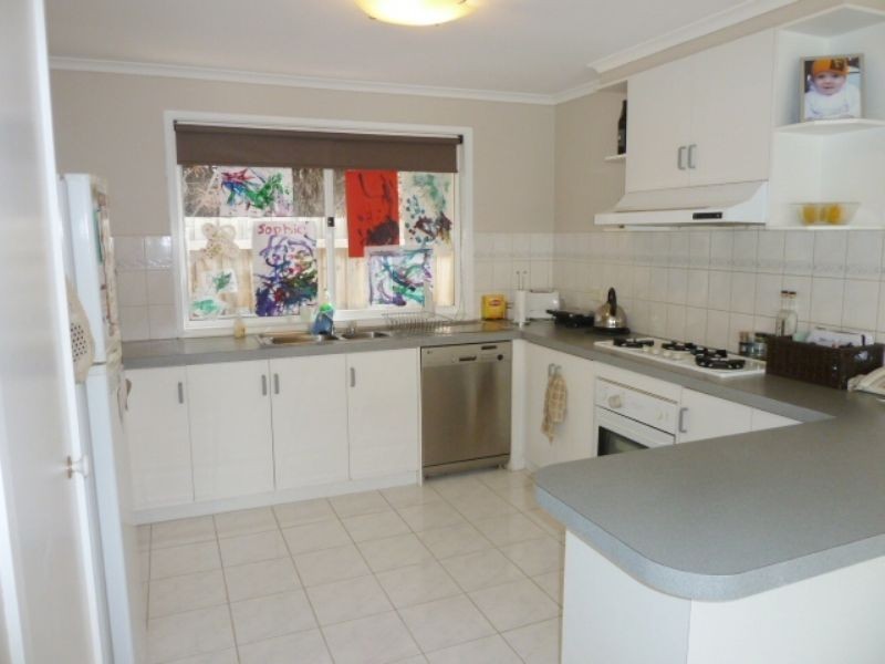 27 Gum Nut Drive, Langwarrin VIC 3910