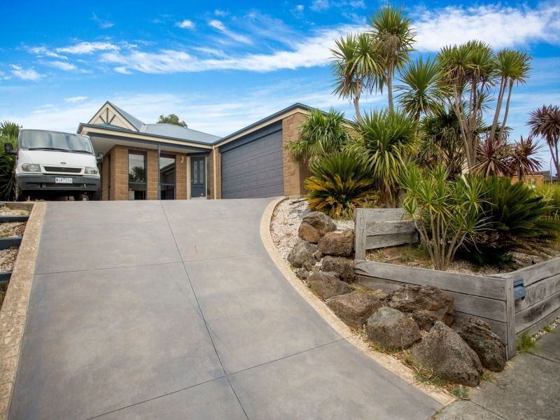 19 Hillview Drive, Carrum Downs VIC 3201