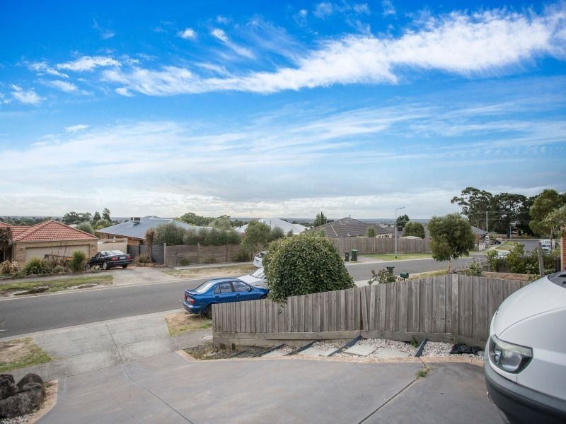 19 Hillview Drive, Carrum Downs VIC 3201