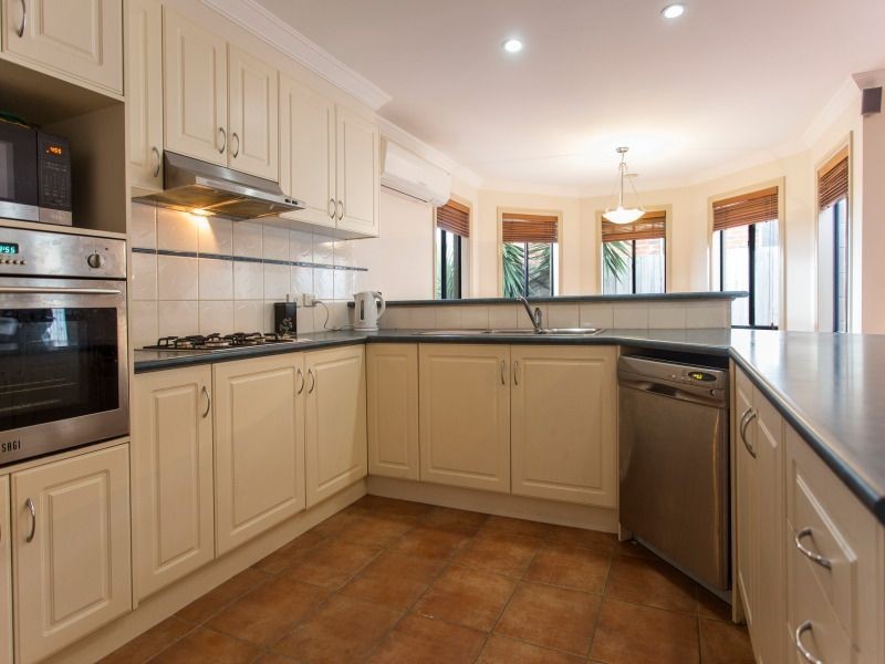 19 Hillview Drive, Carrum Downs VIC 3201