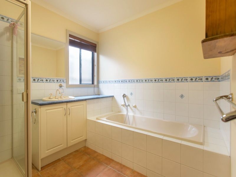 19 Hillview Drive, Carrum Downs VIC 3201