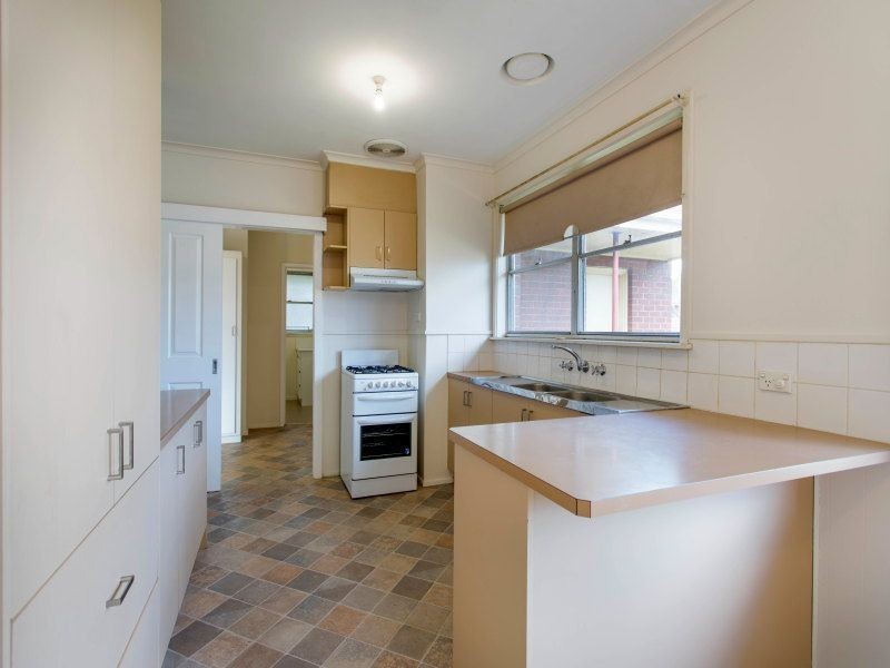 6 Brunning Crescent, Frankston North VIC 3200