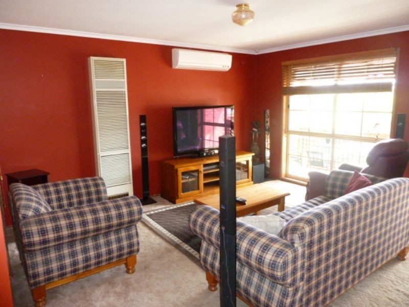 9/10 Lemnian Court, Langwarrin VIC 3910