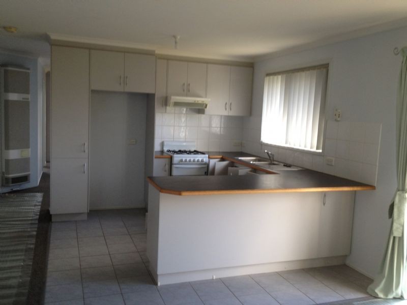 10 Hooper Drive, Skye VIC 3977