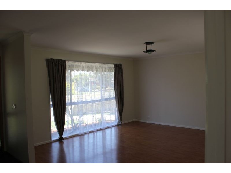 4 Earnshaw Drive, Carrum Downs VIC 3201