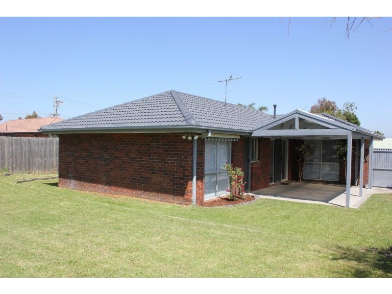 4 Earnshaw Drive, Carrum Downs VIC 3201