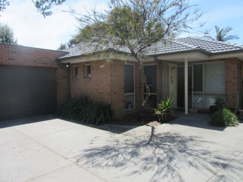2/15 Larch Street, Langwarrin VIC 3910