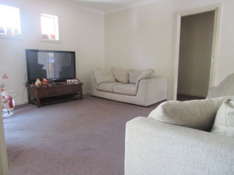 2/15 Larch Street, Langwarrin VIC 3910