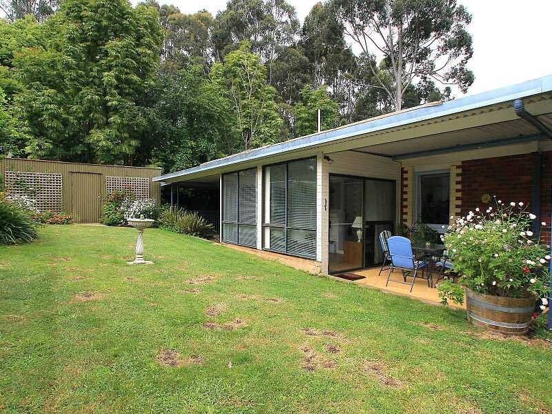 8 Halcyon Avenue, The Patch VIC 3792