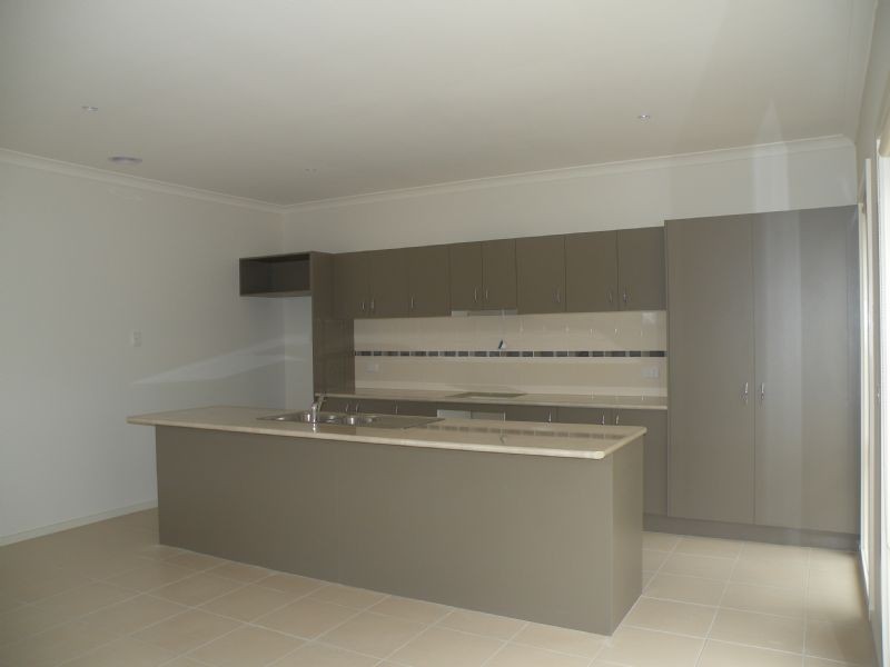 11 Haven Close, South Morang VIC 3752