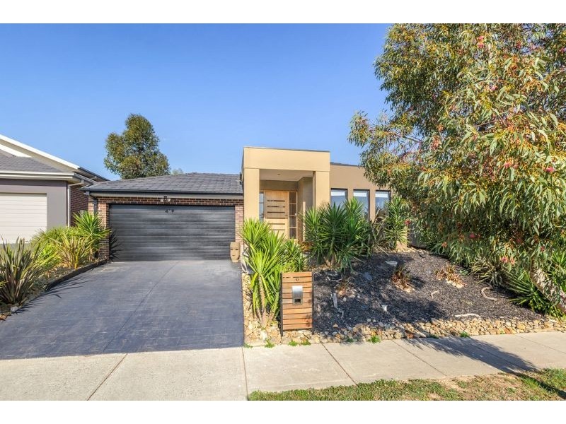 12 Bear Crescent,, Doreen VIC 3754