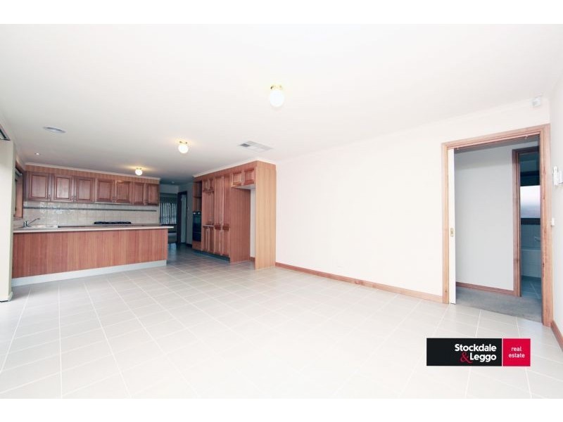 10 Jindabyne Avenue, South Morang VIC 3752