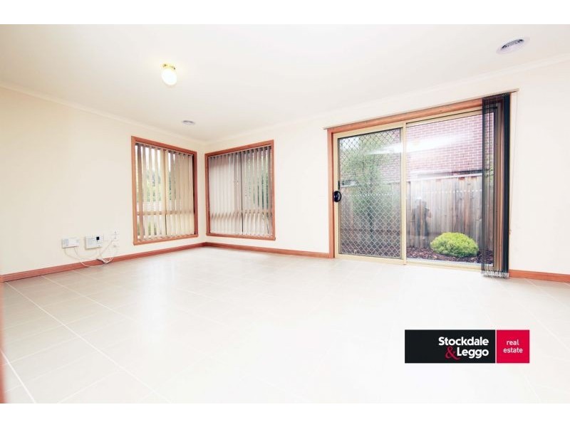 10 Jindabyne Avenue, South Morang VIC 3752