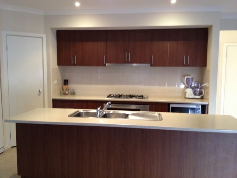 15 Jezwing Avenue, South Morang VIC 3752