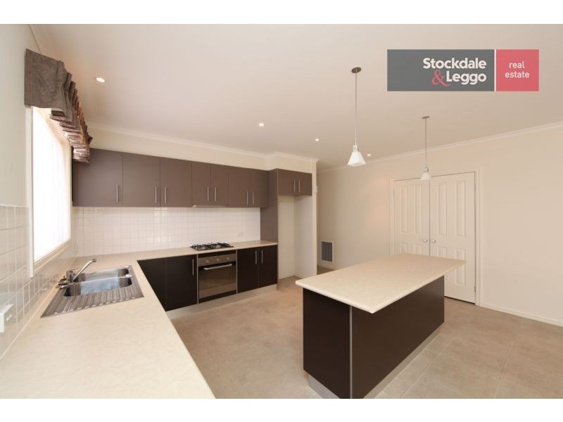 14 Kinkora Crescent, South Morang VIC 3752