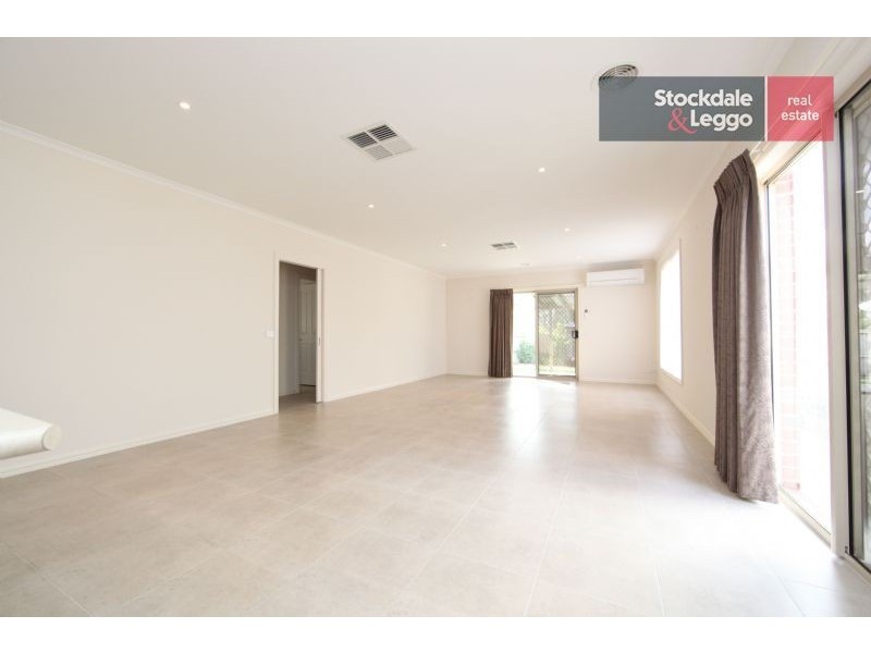 14 Kinkora Crescent, South Morang VIC 3752