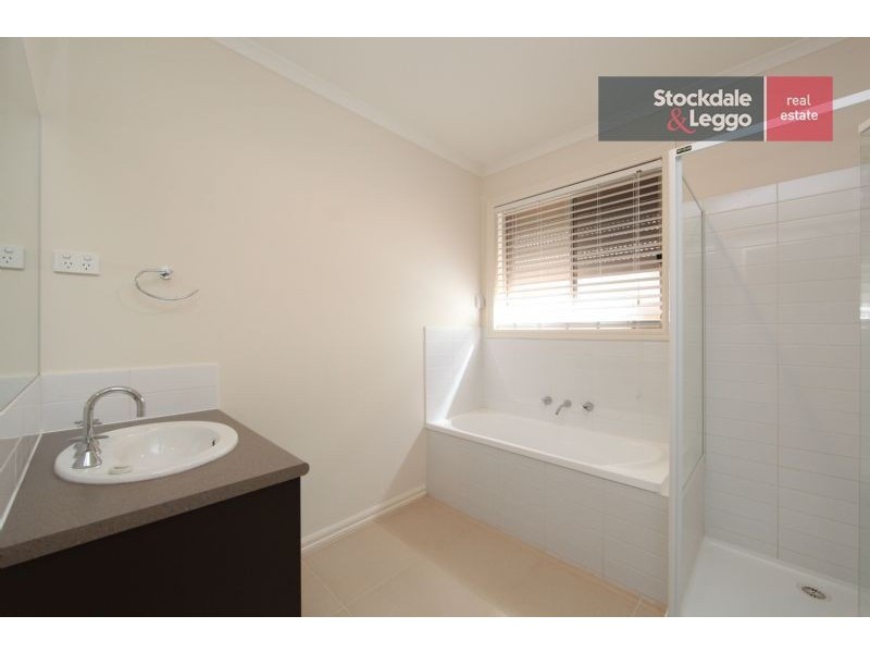 14 Kinkora Crescent, South Morang VIC 3752