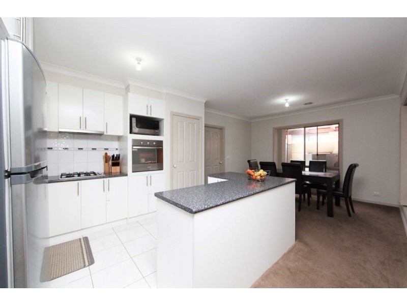 2 Kylemore Drive, South Morang VIC 3752