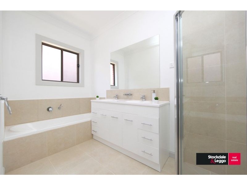 15 Tooradin Crescent, Doreen VIC 3754