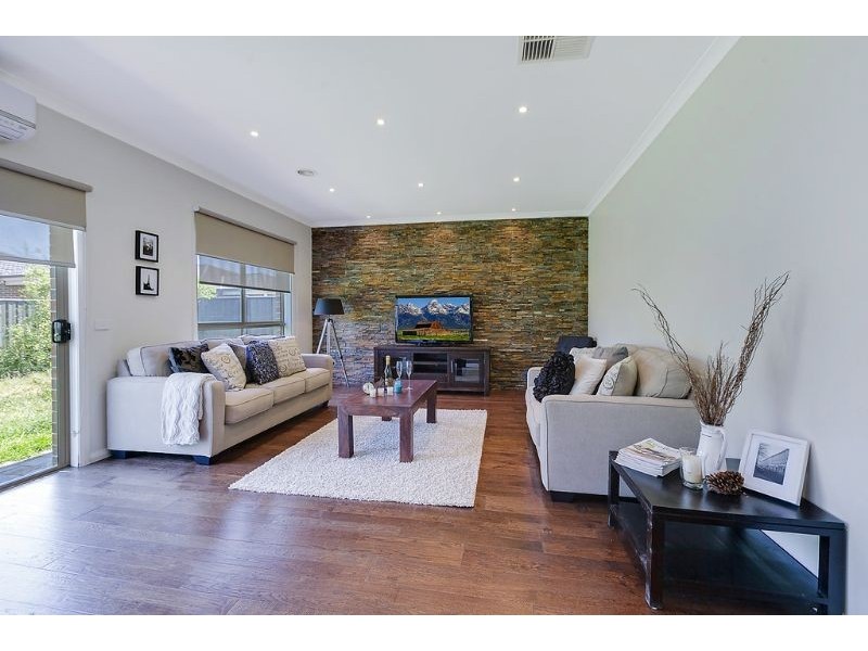 42 Panton Gap Drive, South Morang VIC 3752