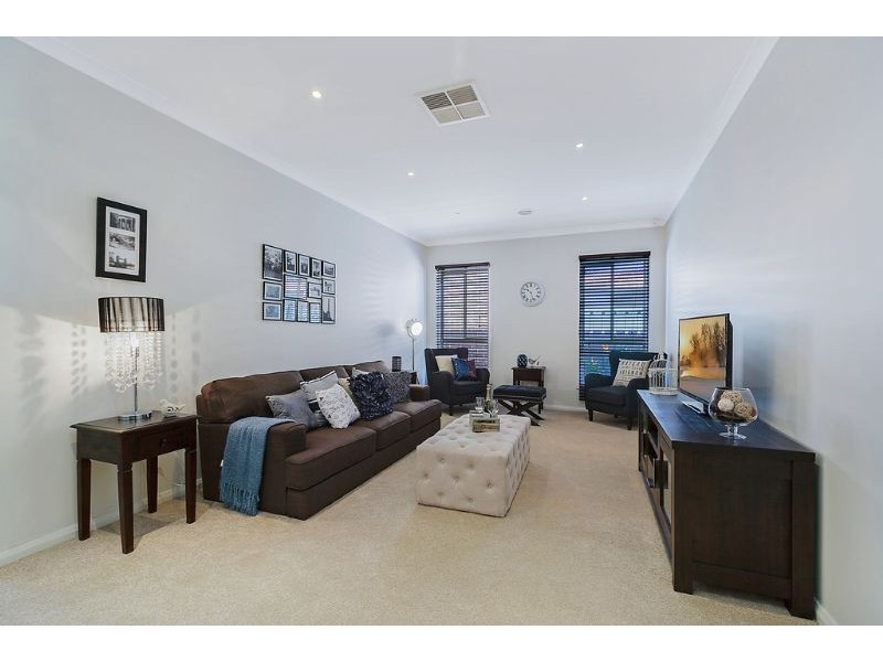 42 Panton Gap Drive, South Morang VIC 3752