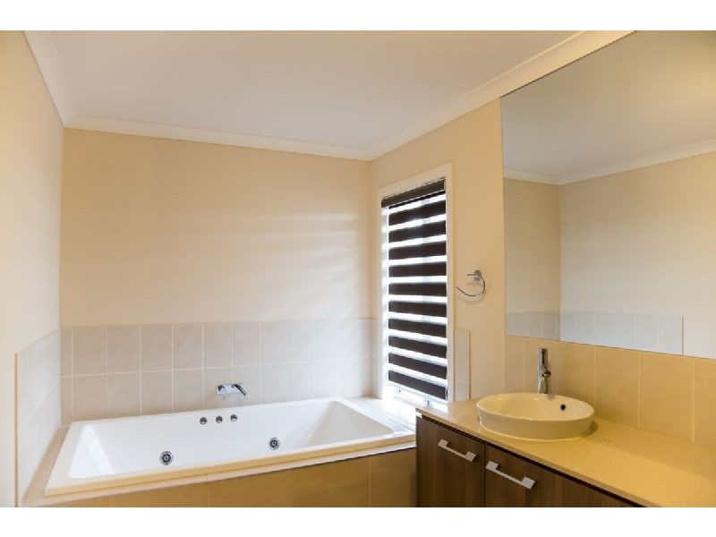 35 Blainey Crescent, Epping VIC 3076
