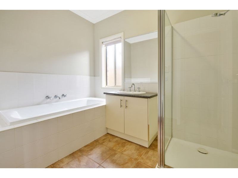 73 Vincent Drive, South Morang VIC 3752